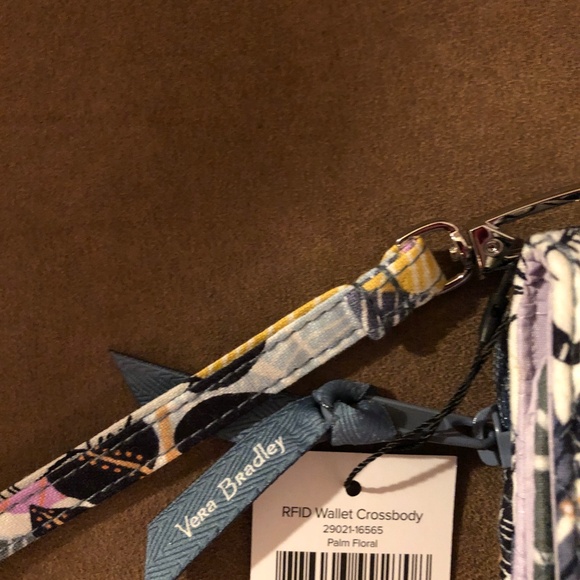 Vera Bradley wallet crossbody, palm floral, NWT, - Picture 5 of 7